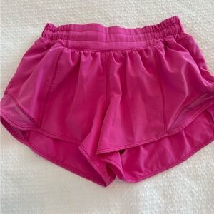 Lululemon Hotty Hot Low-Rise Lined Shorts 2.5” - Pink - size 2 gently worn